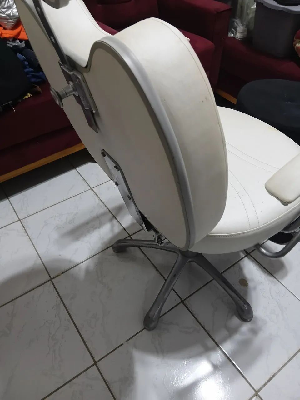 Linda cadeira cabeleireiras de salão.  - Foto 2