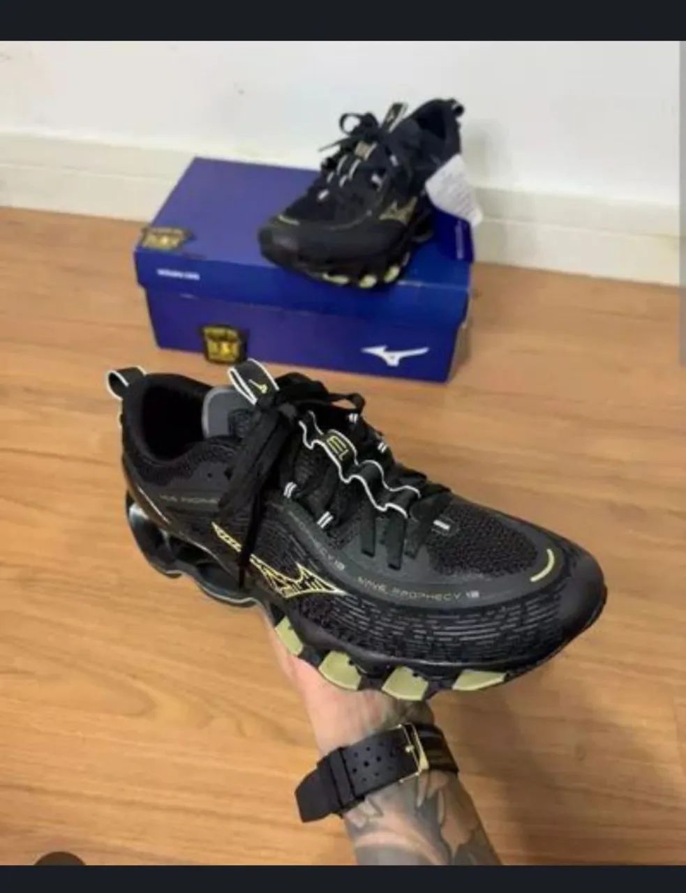Tênis Mizuno prophcy 13 dourado  - Foto 3