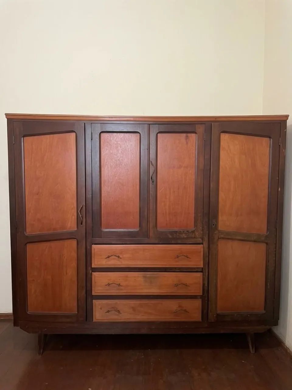 Guarda roupa antigo 