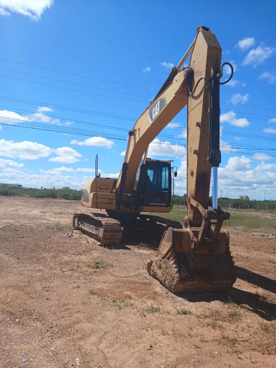 ESCAVADEIRA CAT 320D