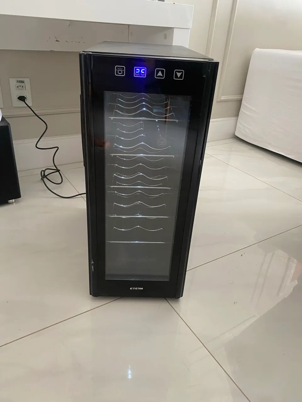 Vendo adega de 10 garrafas 