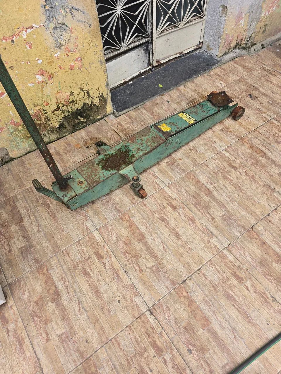 Vendo macaco jacaré pouco usado