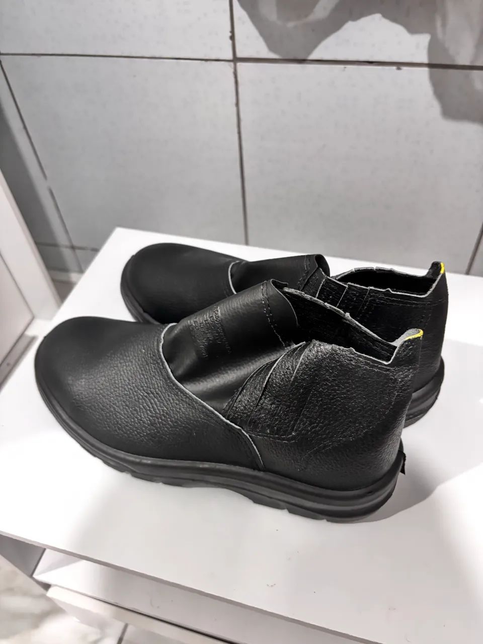 Botina de Segurança em Couro Solado Leve Bico de PVC Resistente COM CA