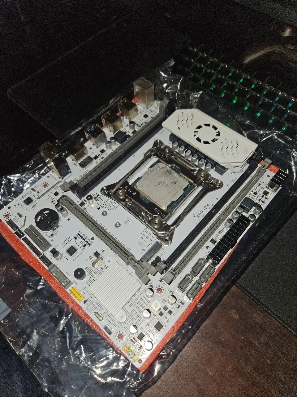 Placa-mãe X99 Qiyida D4 + Xeon 2680v4