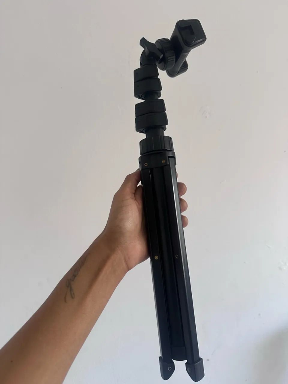 tripé com 4 pontos de extensão 