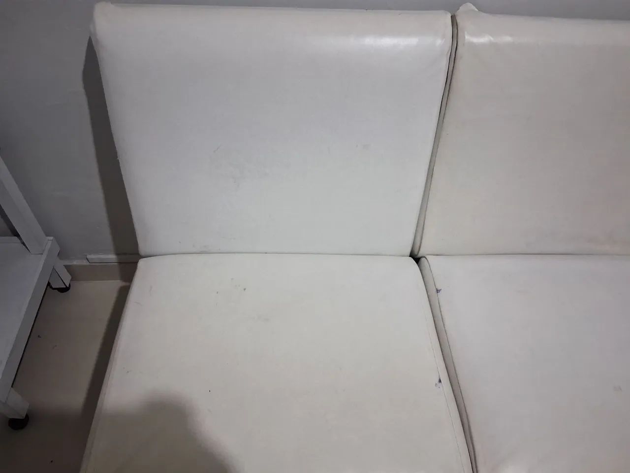 Sofá branco de 3 lugares - Foto 2