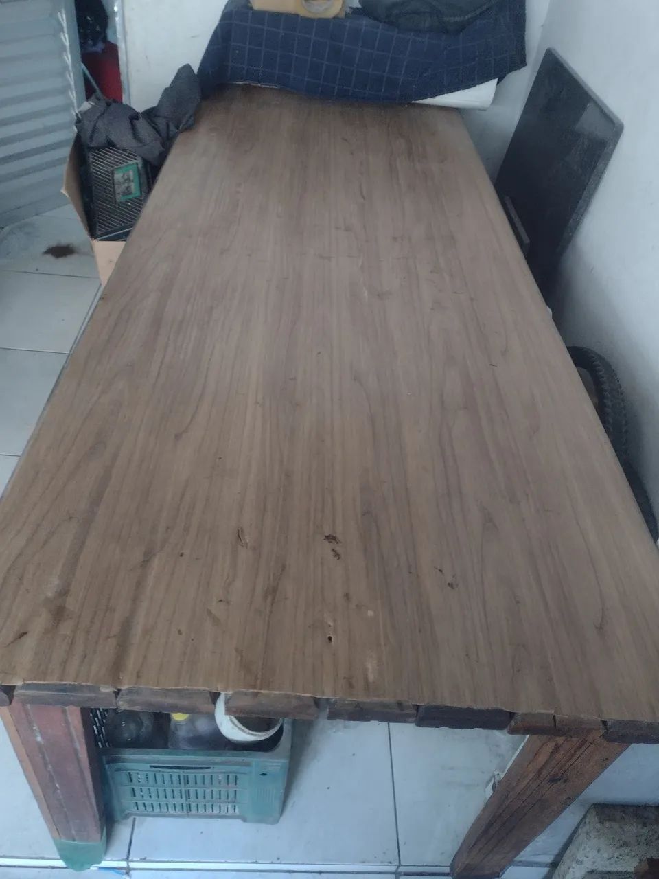 Vende-se mesa com dois bancos de madeira  - Foto 3
