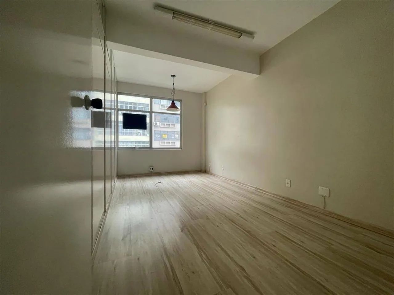SALA COMERCIAL PARA LOCAÇÃO E VENDA NO BAIRRO CENTRO - Foto 3