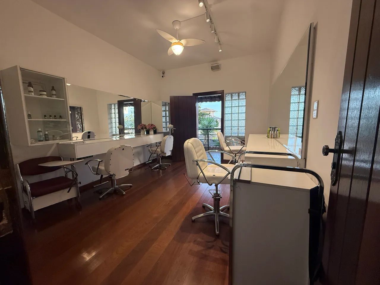 Sala ou cadeira para profissionais da área da beleza - Foto 5