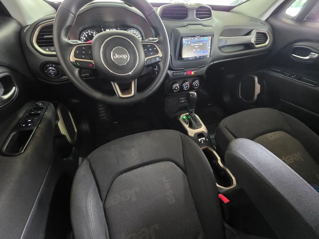 Jeep Renegade Sport 1.8 4x2 Flex 16V Aut., foto 16 de 19