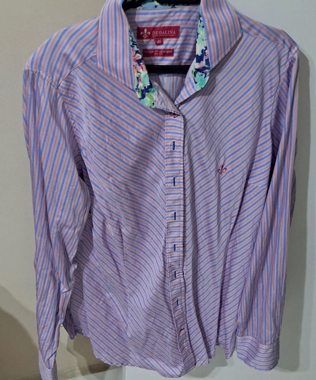 Camisa feminina  de marca 