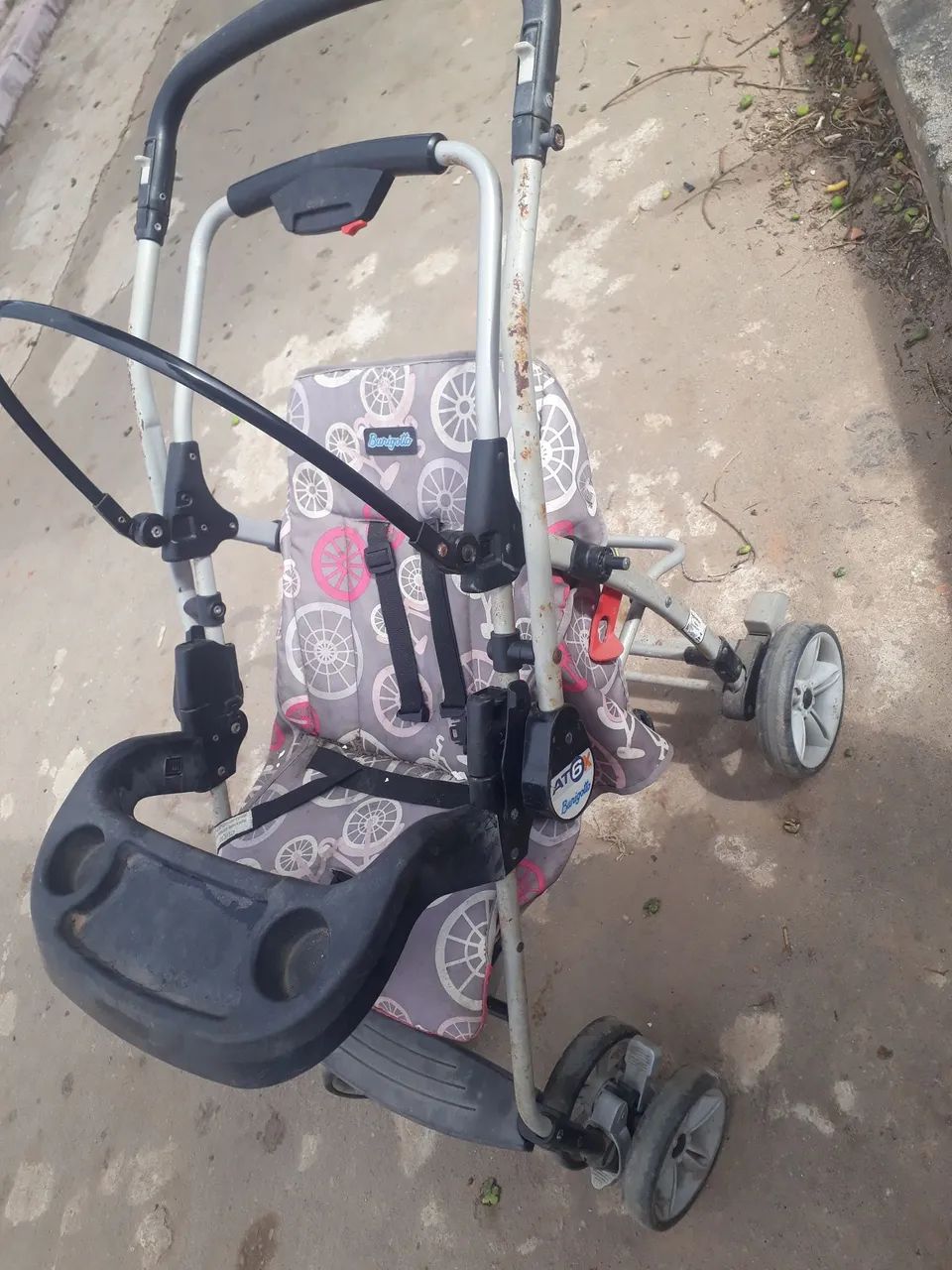 Carrinho de bebê perfeito estado só falta a capota