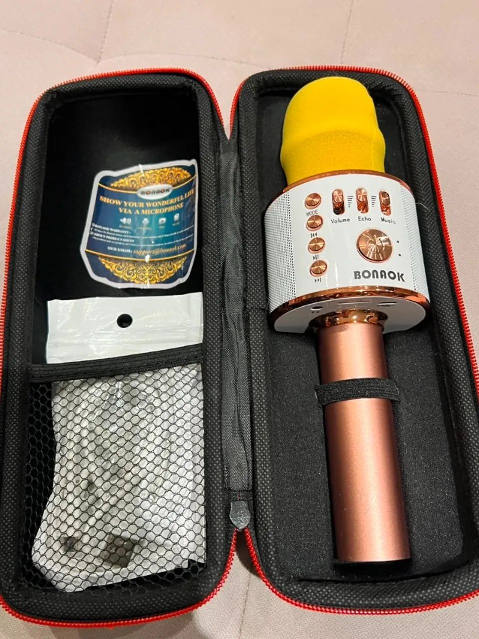 Microfone de Karaoke Rosa com Branco Semi Novo  - Foto 3