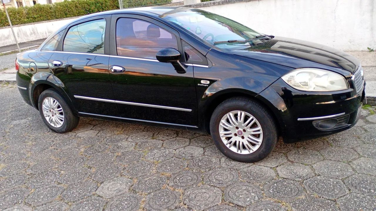 Fiat Linea Essence Dualogic 1.8 Flex 16V 4P 2012 - Foto 2