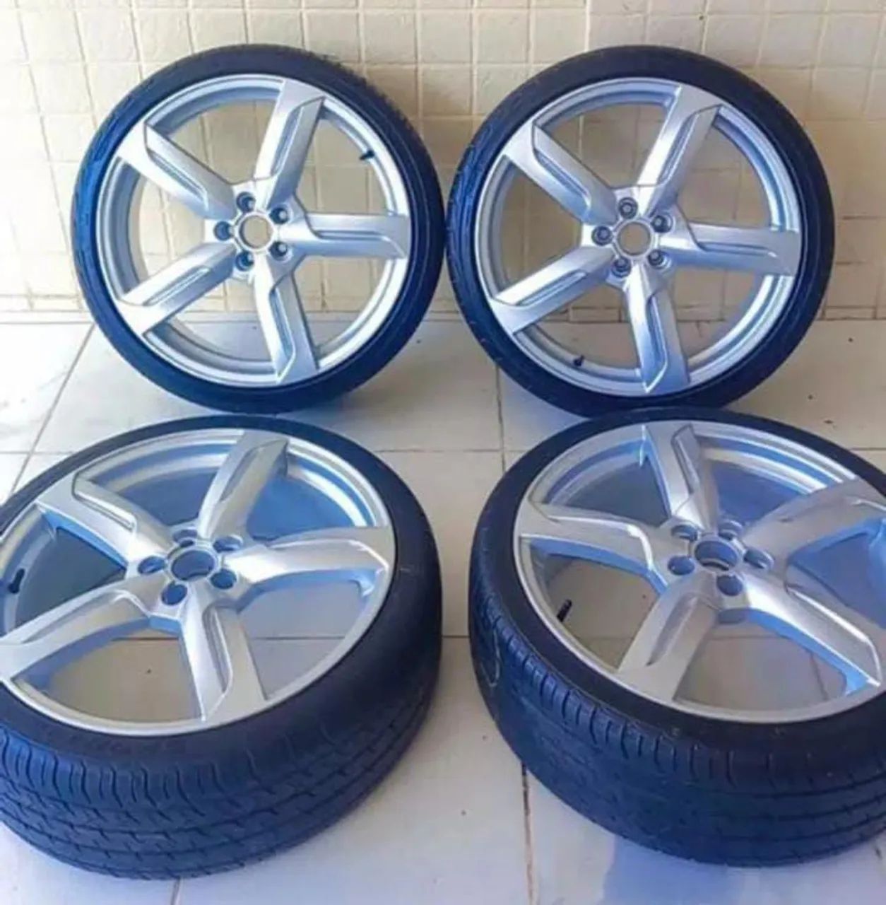 VENDO ARO 20