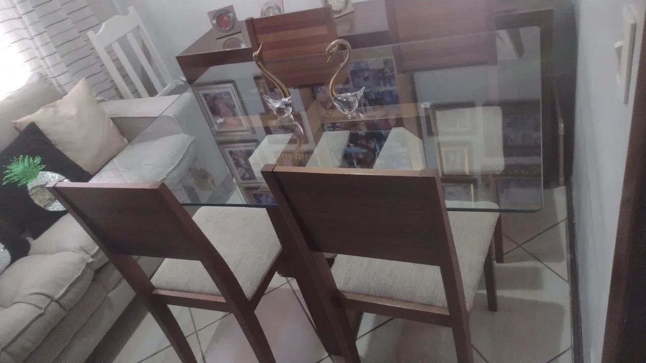 Mesa de vidro excelente conservação 