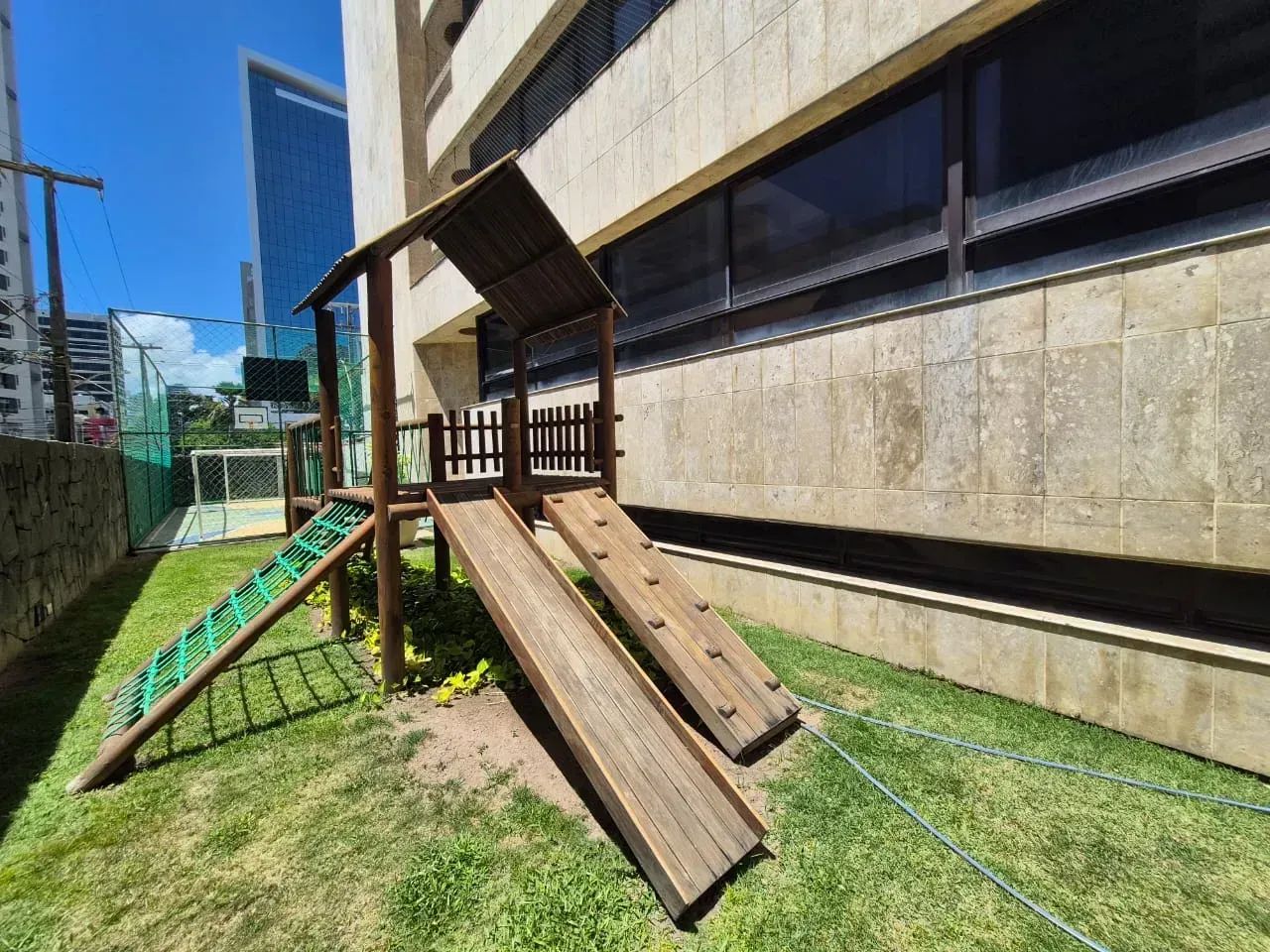 Amplo Imóvel em Boa Viagem com 4 Suítes, 320 m² e Área de Lazer Completa - Foto 4