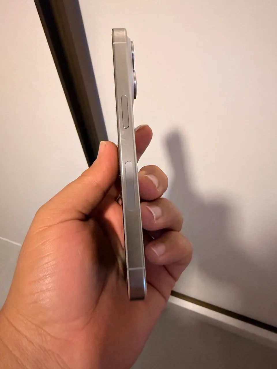 Vendo IPhone 15 pro com caixa e cabo  - Foto 3