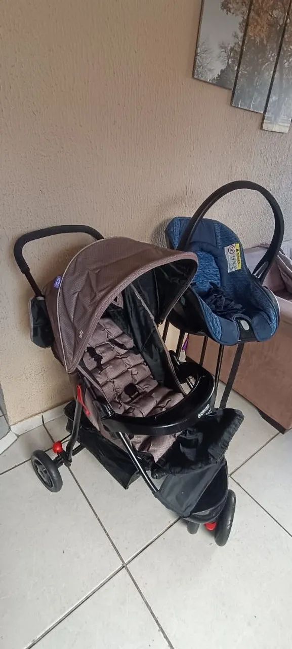 Carrinho de bebê passeio e para carro universal. - Foto 5
