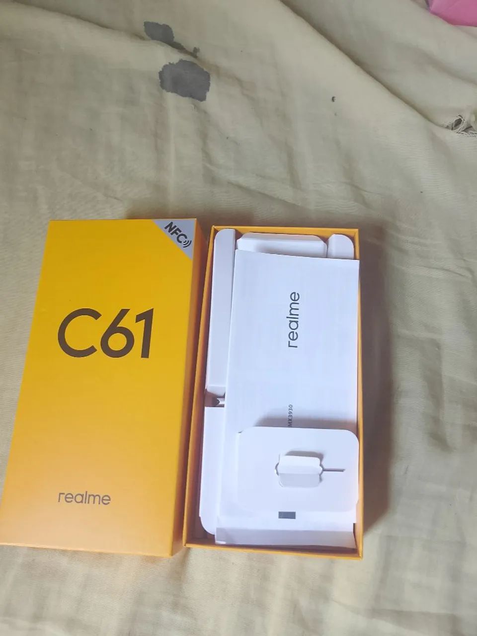Vendo Realme C61 // Branco Com Dourado  - Foto 4