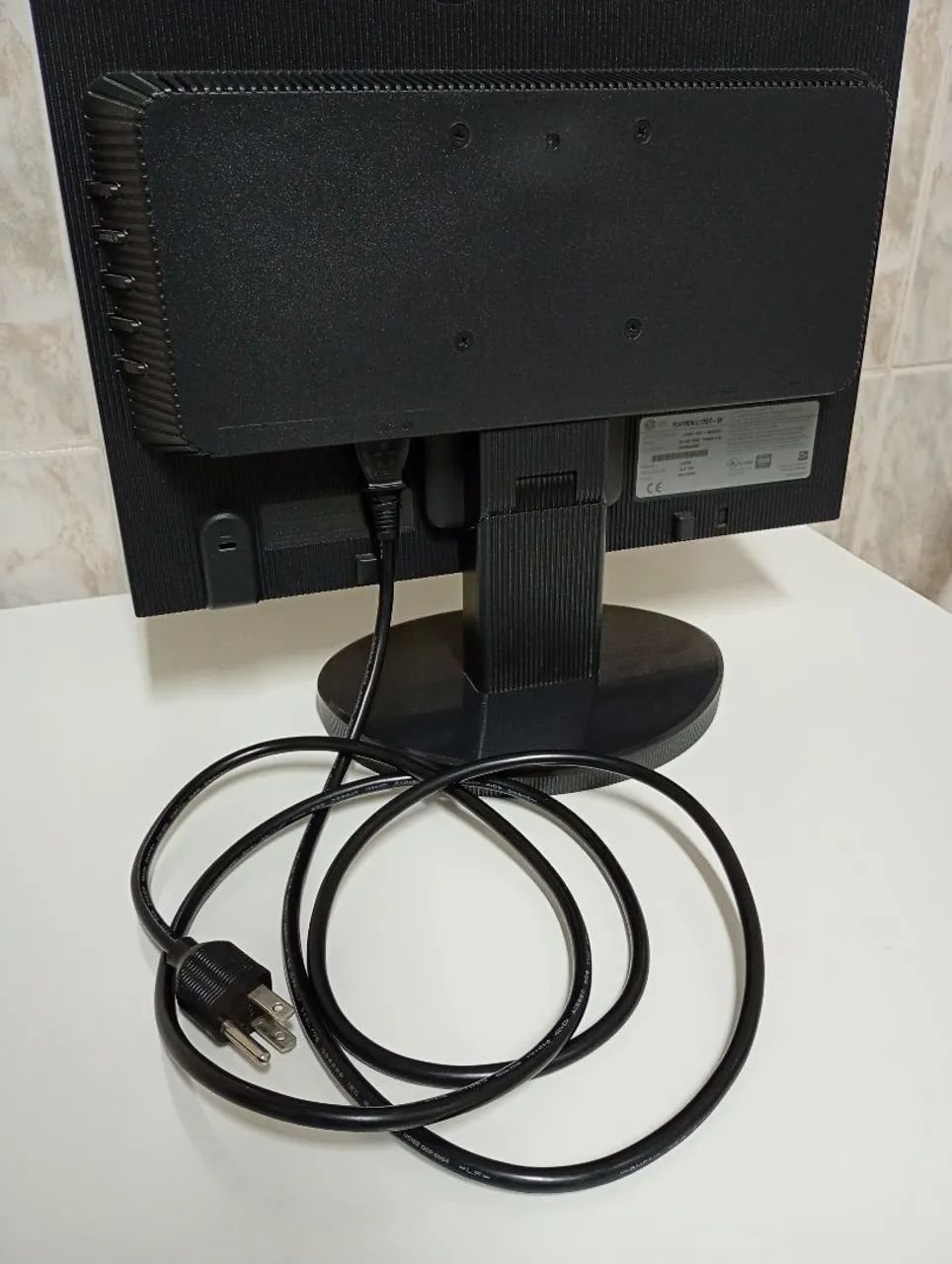 Monitor LG (com cabo) recondicionado- 17 polegadas Flatron L1753T-SF - Foto 4