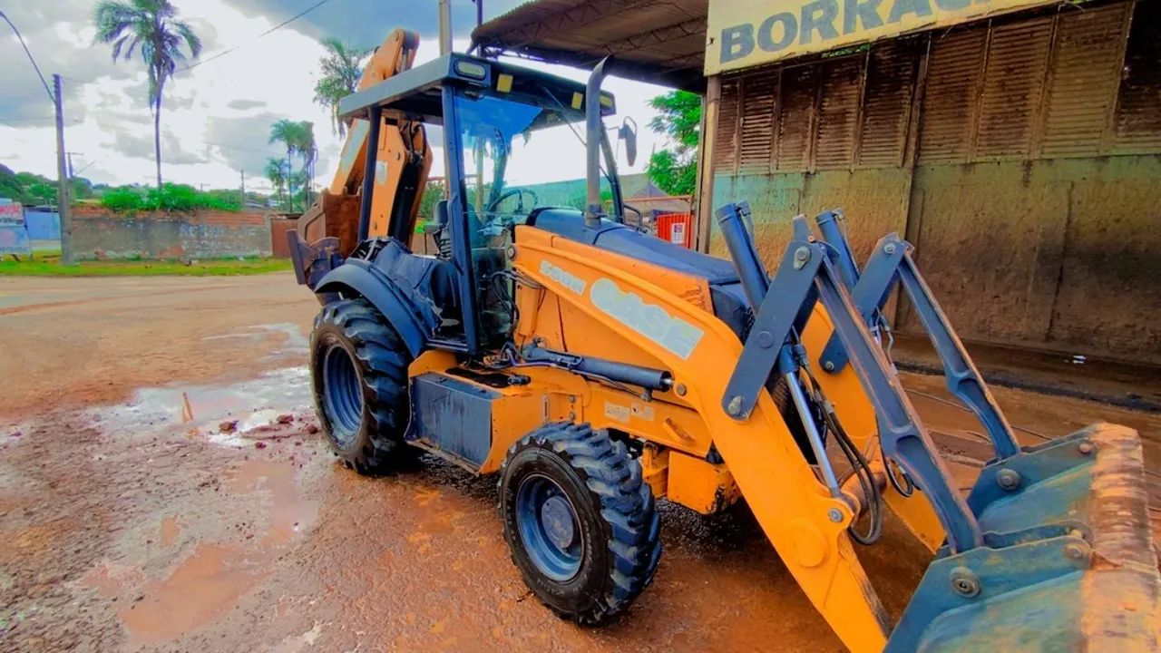 Retro 580n 4x4 impecável só 3mil hrs