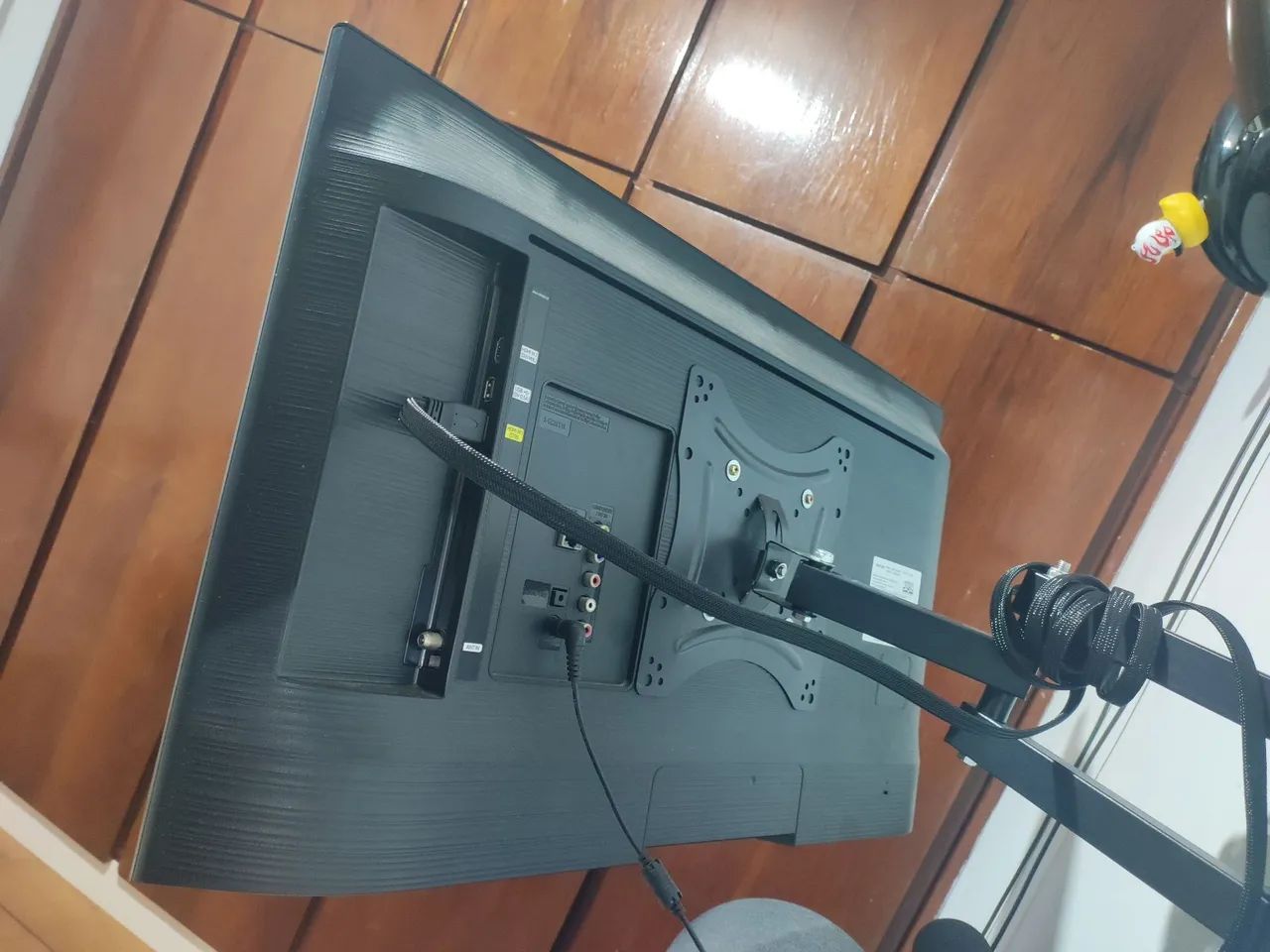 Tv sansung 32 smart com Chromecast junto tbm - Foto 2