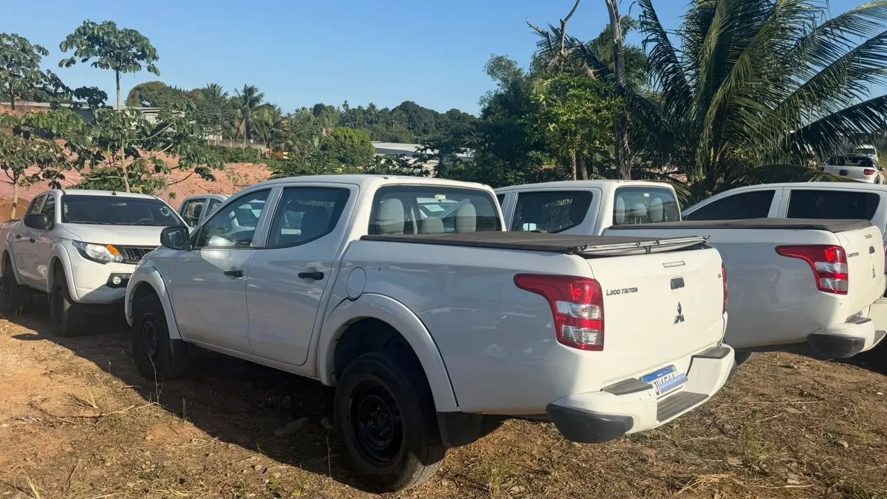 Mitsubishi L200 TRI. OUTD. GLX 2.4 CD 4X4 DIE. MEC. 2025