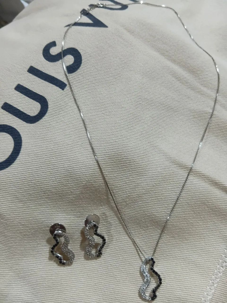 Brinco e colar de ouro 18k Marca Vivará 