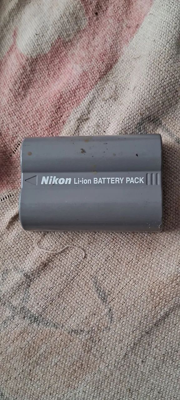 Nikon D70s + CF 32GB + Leitor universal UGREEN + Bateria Original