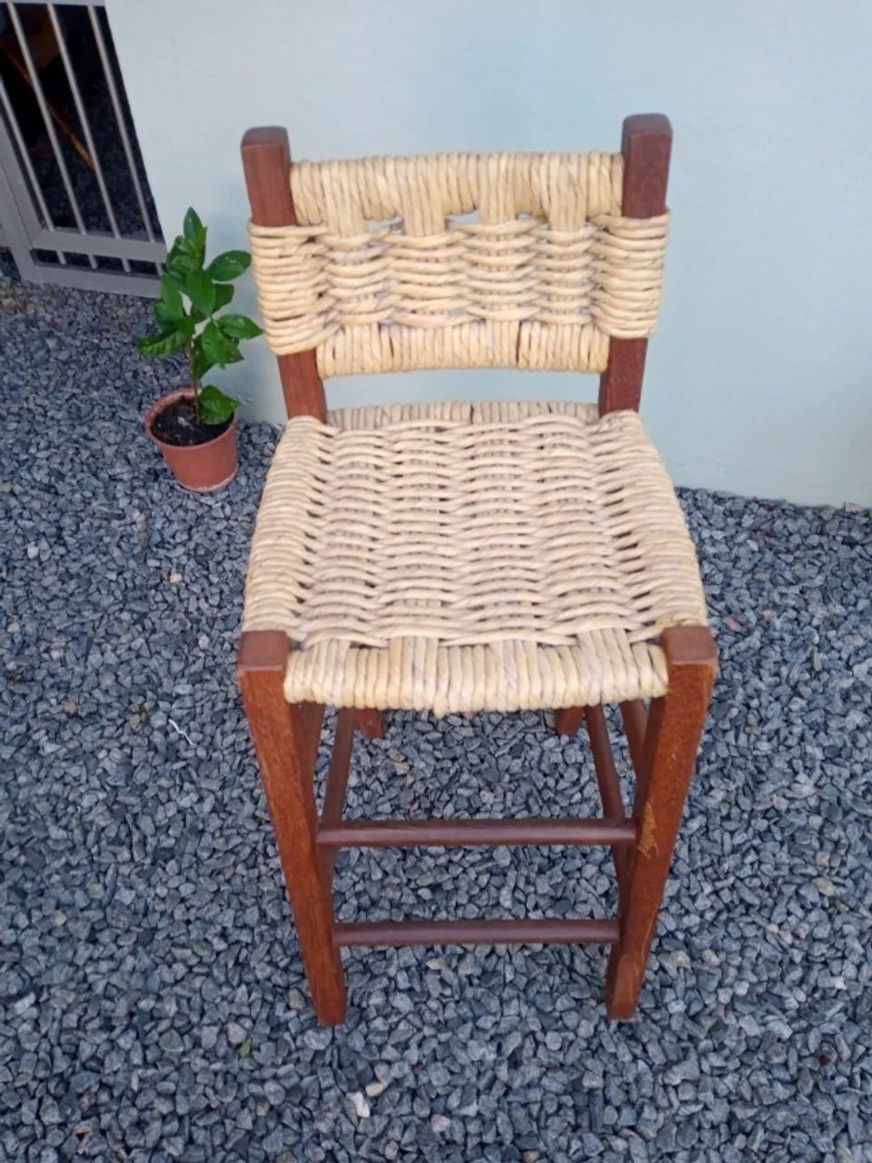 vendo banquetas de madeira e palha, 4 pçs. - Foto 2