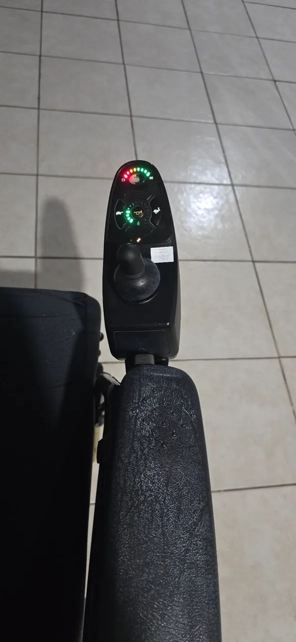CADEIRA DE RODAS MOTORIZADA  - Foto 4