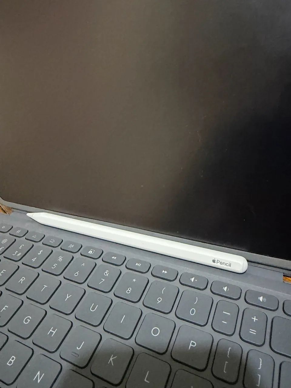 iPad Air 5 M1 + Apple Pencil 2 + Logitech Combo Touch - Foto 5