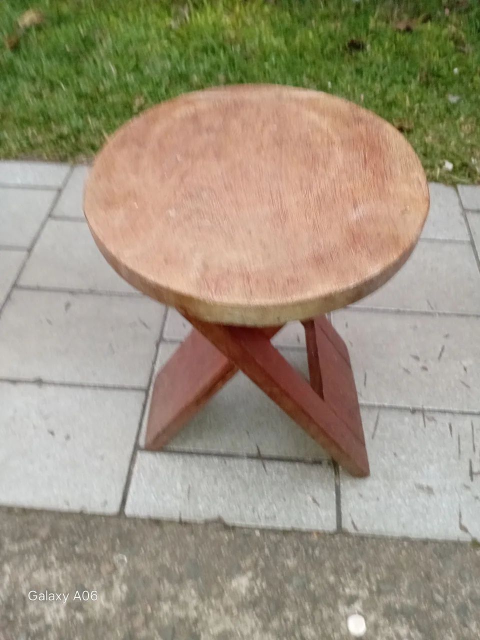 Banqueta de abrir e fechar em madeira maciça  - Foto 2