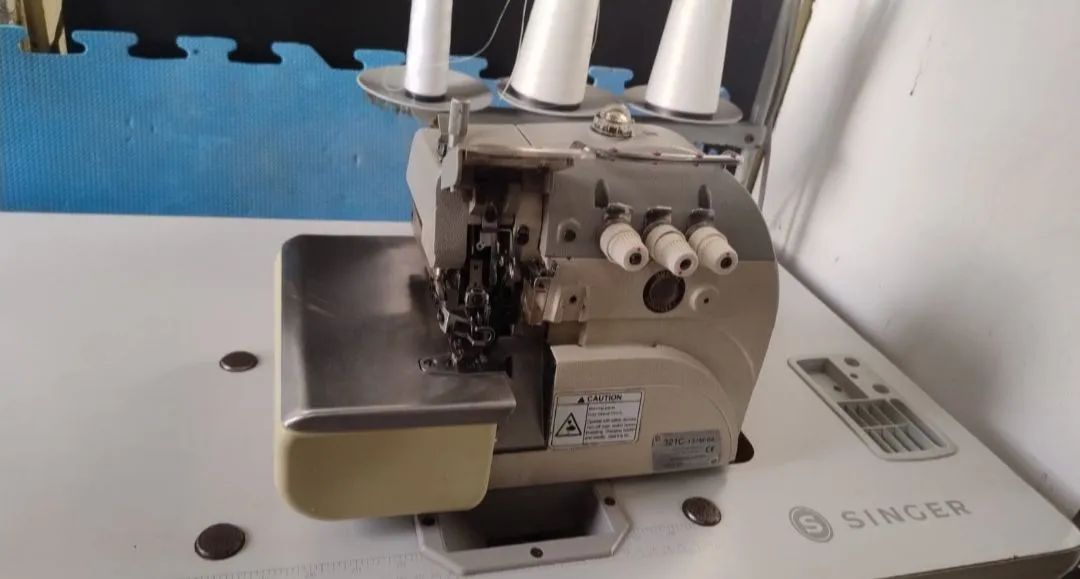 Máquina de Costura Overloque 