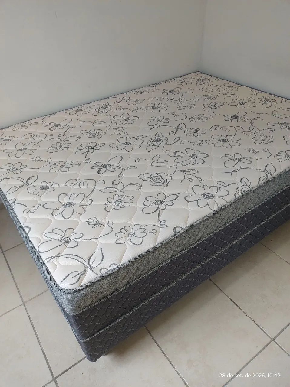 Cama box semi nova 