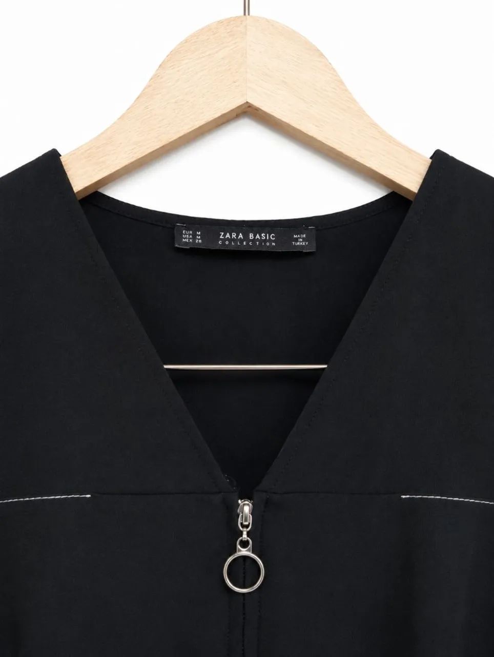 Blusa Zara Basic Preta | Tam. M - Foto 3