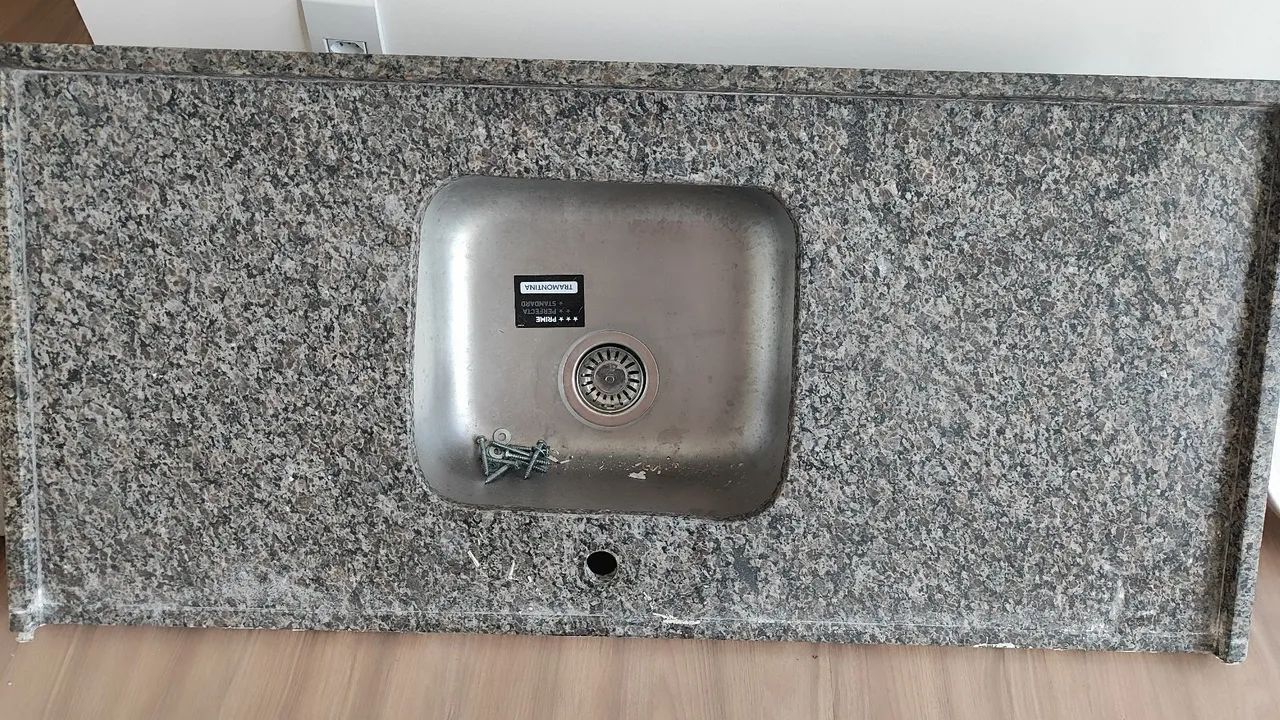Bancada em Granito com Cuba Inox Nova