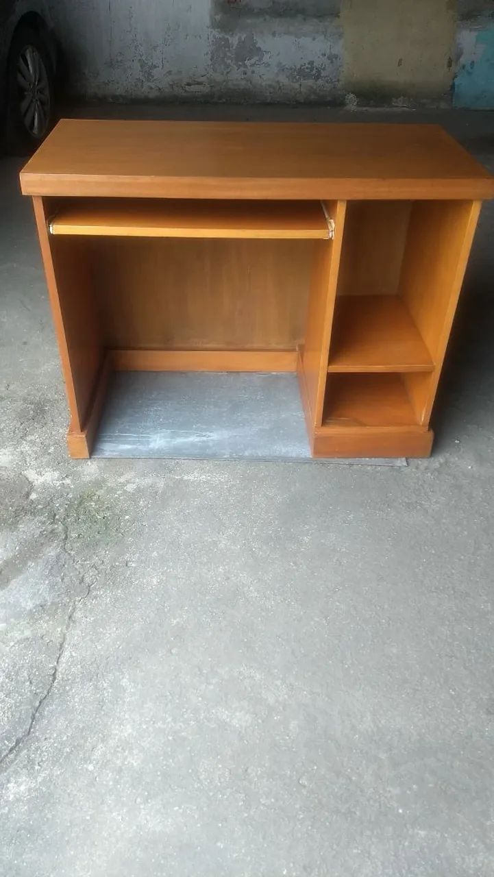 Mesa de computador  ou de estudoem madeira 