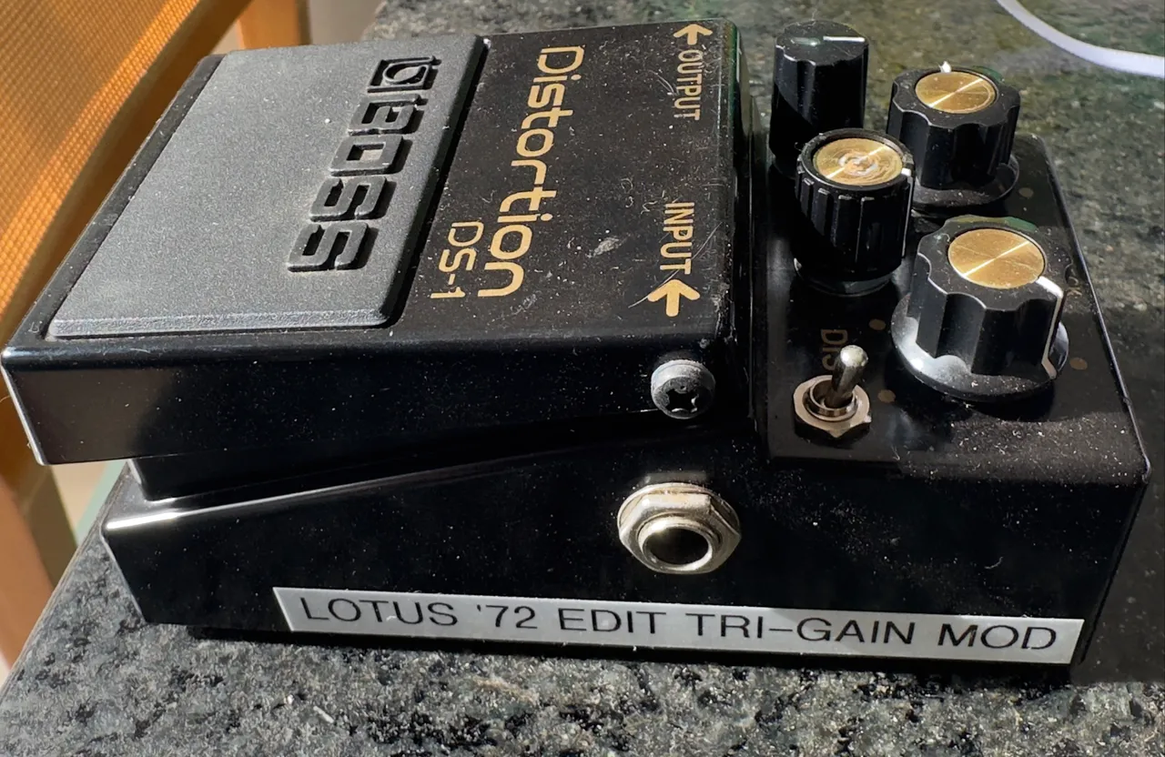 Boss DS-1w Distortion Pedal - Instrumentos musicais - Centro