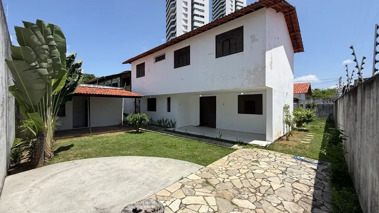 Vendo Casa Ampla com 4 Quartos e 336m² à Venda em Lagoa Nova  Natal/RN