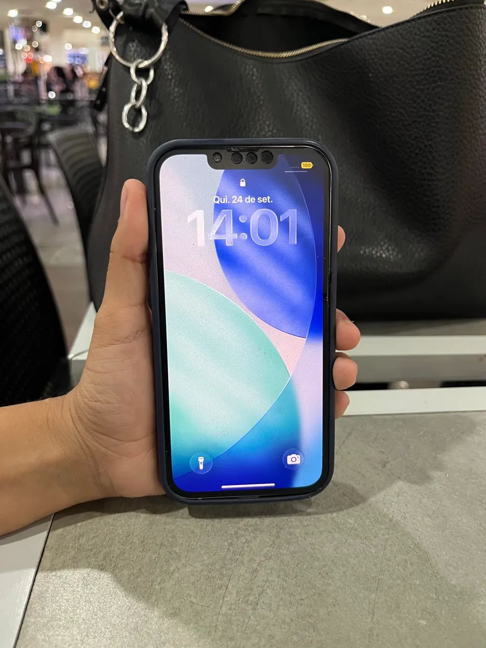 iPhone 13, 256GB. Aparelho precisa de reparos, mas funciona. - Foto 2