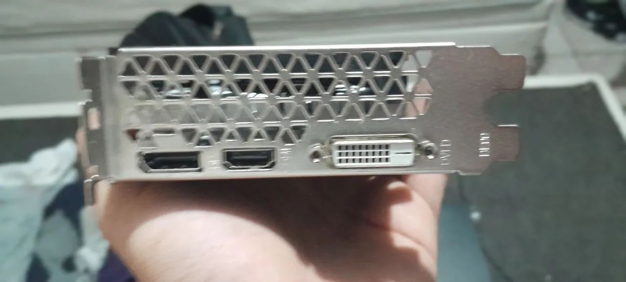 Placa de vídeo RX 580 2048SP 8GB poucos meses de uso - Foto 4