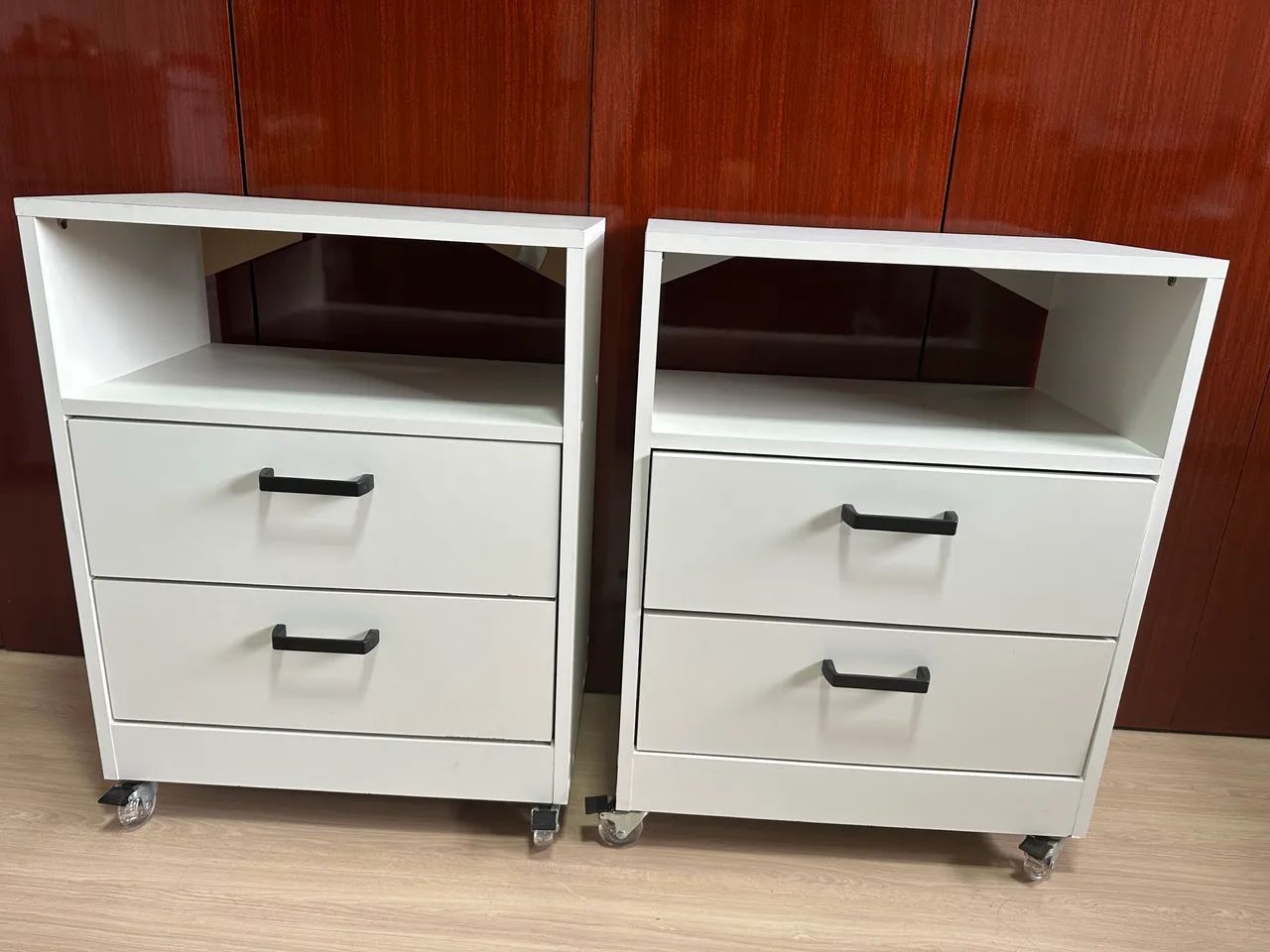 Mesa de Cabeceira 50 CM com Rodinhas