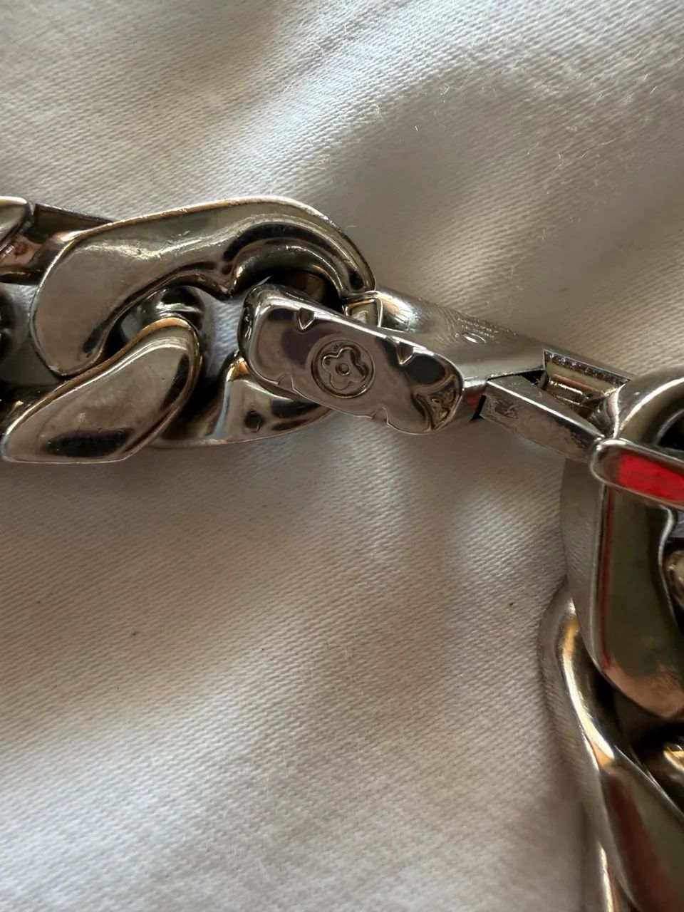 Colar Louis Vuitton Monogram Chain Prateado - Original - Foto 4