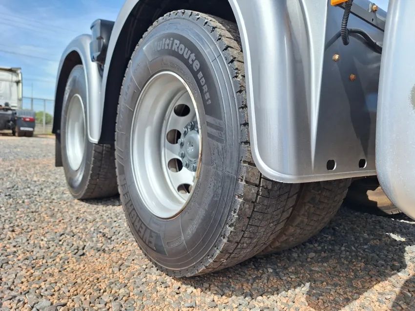 MB Actros 2651S ano 23/24 Cinza. - Foto 11