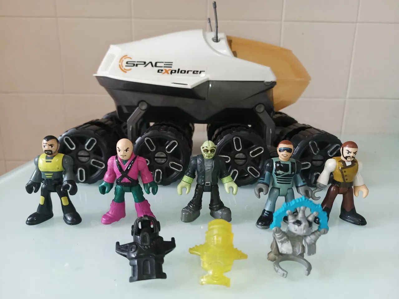 Carrinho Space Explore com bonecos