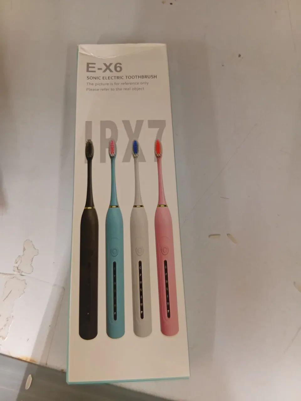 Escova de dente elétrica na caixa