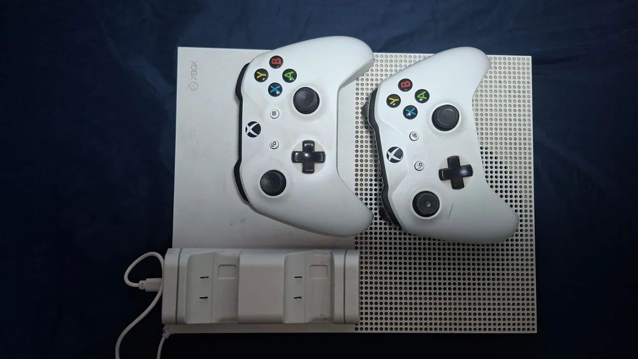 Xbox ONE DIGITAL com SSD e dois controles - Foto 5