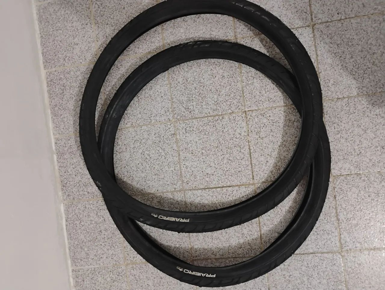 Vende-se pneu de bicicleta aro 26 - Foto 2